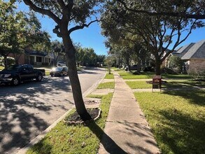 14214 Alamosa Ct in Sugar Land, TX - Foto de edificio - Building Photo