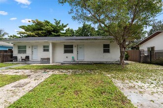 7981 NW 12th Pl in Miami, FL - Building Photo - Building Photo