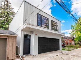 35 Curzon St in Toronto, ON - Building Photo