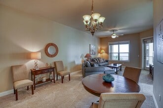 101 W Bank in Horseshoe Bay, TX - Foto de edificio - Building Photo