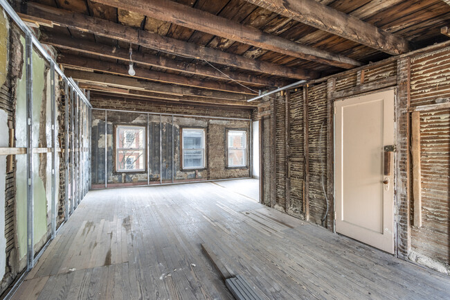 152 Wythe Ave in Brooklyn, NY - Building Photo - Interior Photo