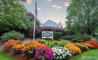 2015 Aspen Dr in Plainsboro, NJ - Building Photo