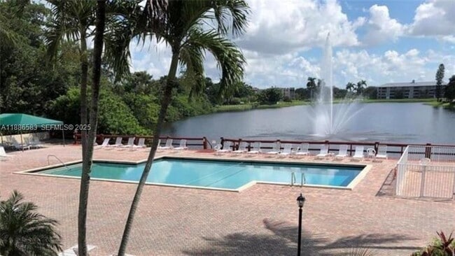 property at 9400 Live Oak Pl