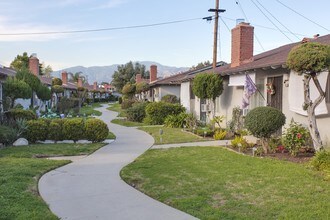 Mauna Loa Garden in West Covina, CA - Foto de edificio - Building Photo