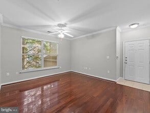 12120 Garden Ridge Ln in Fairfax, VA - Building Photo - Building Photo