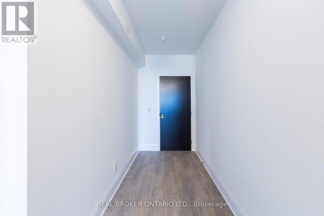 101 Erskine Ave in Toronto, ON - Building Photo - Building Photo