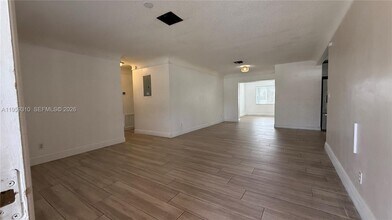 2811 NW 26th Ave in Oakland Park, FL - Building Photo - Building Photo