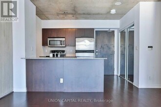 22 Wellesley St E in Toronto, ON - Building Photo - Building Photo