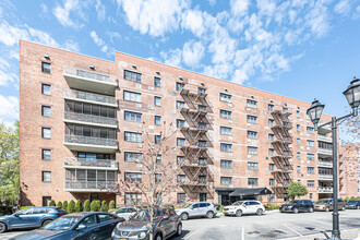 Lindenwood Village Section C in Howard Beach, NY - Building Photo - Building Photo