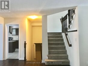 8600 Sweet Chestnut Dr in Niagara Falls, ON - Building Photo - Building Photo