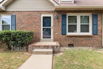 334 Kelsey Dr in Clarksville, TN - Foto de edificio - Building Photo