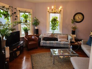 95 Belmont St, Unit 2 in Somerville, MA - Foto de edificio - Building Photo