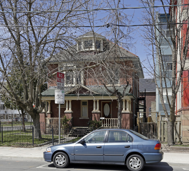 1478 Queen St E in Toronto, ON - Building Photo - Building Photo