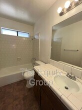 806 S Court St in Visalia, CA - Building Photo - Building Photo