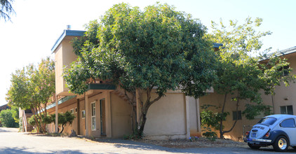 Cascade Apartments in Redding, CA - Foto de edificio - Building Photo