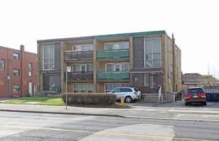 747-749 Lawrence Ave in Toronto, ON - Building Photo