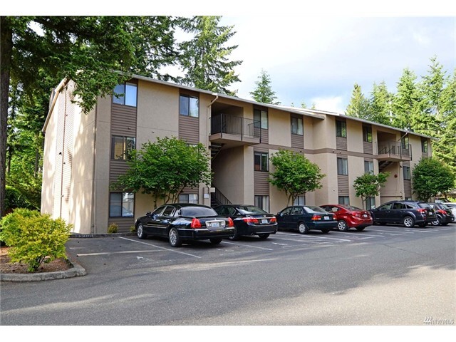 16310 NE 12th Ct in Bellevue, WA - Building Photo - Building Photo
