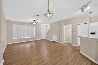 11047 Black Swan Ct in Seffner, FL - Building Photo - Building Photo