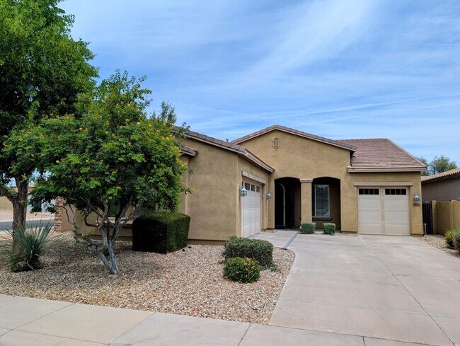 2828 E Ridgewood Ln in Gilbert, AZ - Building Photo - Building Photo