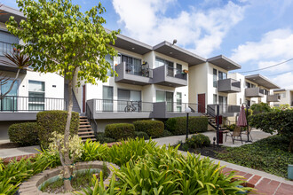 Torrance Gardens in Torrance, CA - Building Photo - Building Photo