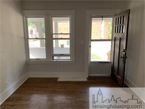 318 E Hillsdale St in Lansing, MI - Building Photo - Building Photo