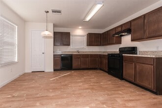 724 South Ella Creek Drive in Houston, TX - Building Photo - Building Photo