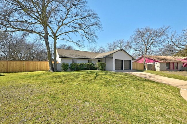 9808 Oak Run Dr in Austin, TX - Building Photo - Building Photo