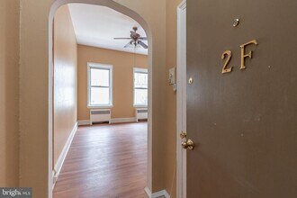 2032 Chestnut St in Philadelphia, PA - Building Photo - Building Photo