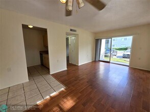 1068 Benoist Farms Rd in West Palm Beach, FL - Building Photo - Building Photo