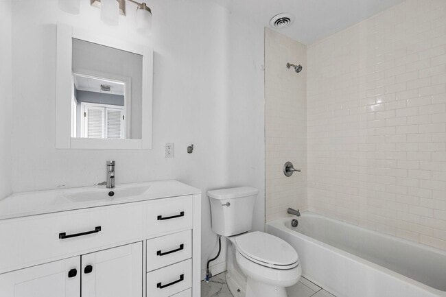 1249 Paterson Plank Rd in Secaucus, NJ - Building Photo - Building Photo