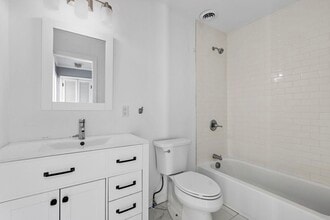 1249 Paterson Plank Rd in Secaucus, NJ - Building Photo - Building Photo