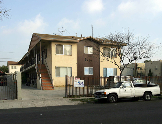 5717 Lexington Ave in Hollywood, CA - Building Photo - Building Photo