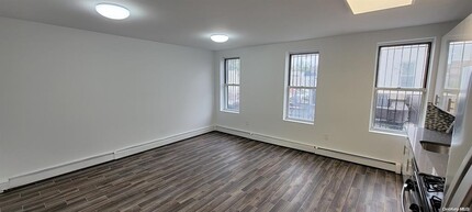 11810-2 Liberty Ave, Unit 2 in South Richmond Hill, NY - Building Photo - Building Photo