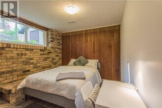 143 Coach Hill Dr in Kitchener, ON - Building Photo - Building Photo