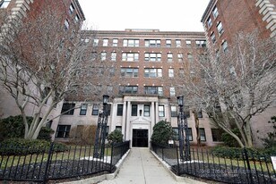 2001 Commonwealth Ave, Unit 16 in Brighton, MA - Building Photo