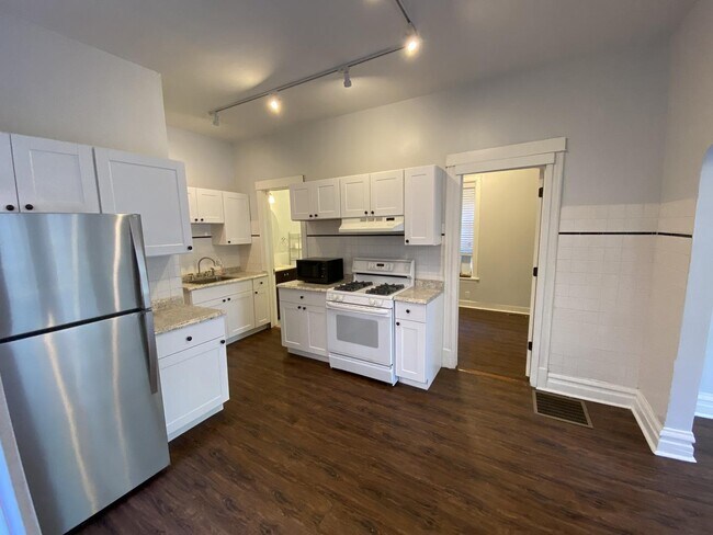 1460 W Huron St, Unit 1F in Chicago, IL - Building Photo - Building Photo