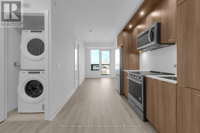 60 Central Park Roadway in Toronto, ON - Building Photo - Building Photo