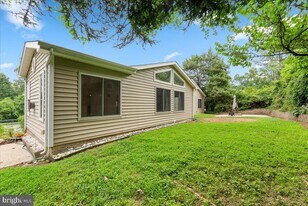 7029 Old Dominion Dr in McLean, VA - Building Photo