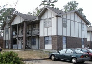 Alpine Village in Hattiesburg, MS - Building Photo - Building Photo