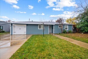 1156 Hampton Rd in Sacramento, CA - Building Photo