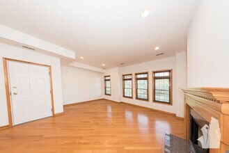 2741 N Southport Ave, Unit 1S in Chicago, IL - Building Photo - Building Photo