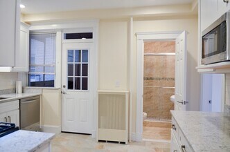 98 Toxteth St in Brookline, MA - Building Photo - Building Photo