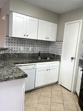 7200 T C Jester Blvd in Houston, TX - Building Photo - Building Photo