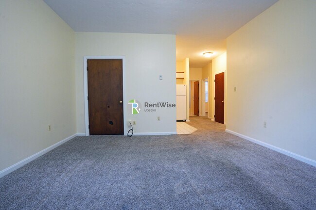8 Lorraine Terrace in Brighton, MA - Building Photo - Building Photo