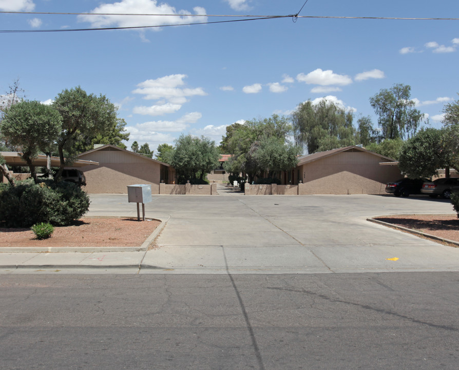 102 West 9th Place Apartments in Mesa, AZ - Building Photo