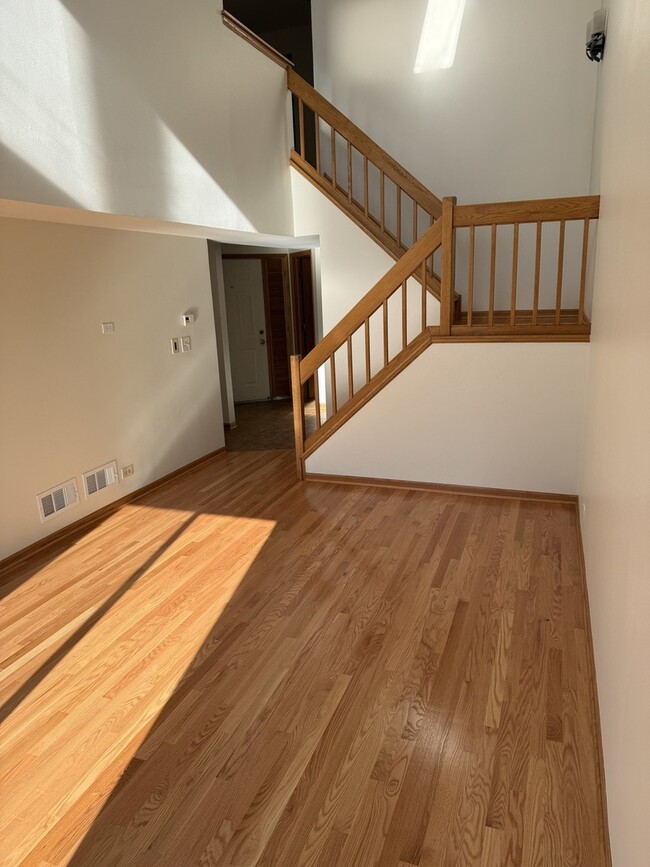 8316 High Point Cir in Darien, IL - Building Photo - Building Photo