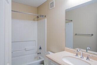 4948 Emmit Dr N in Hugo, MN - Building Photo - Building Photo