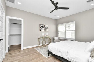 316 Thornton Rd in Houston, TX - Foto de edificio - Building Photo