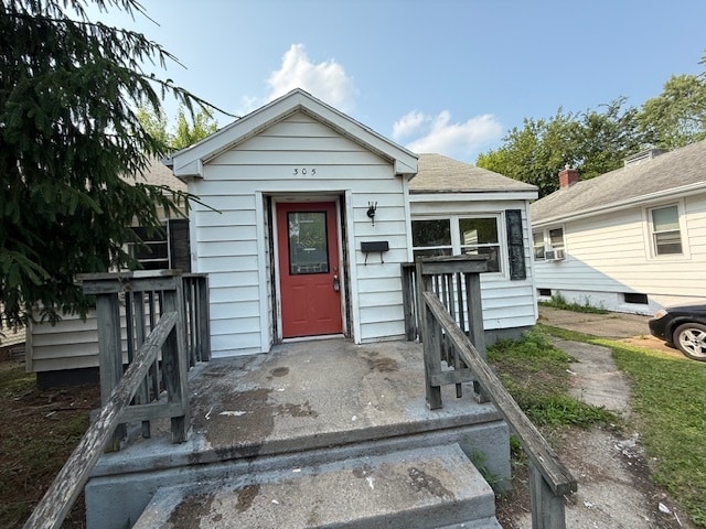 property at 305 E Victoria St