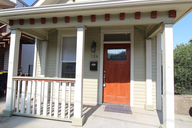 526 Troost Ave in Kansas City, MO - Foto de edificio - Building Photo
